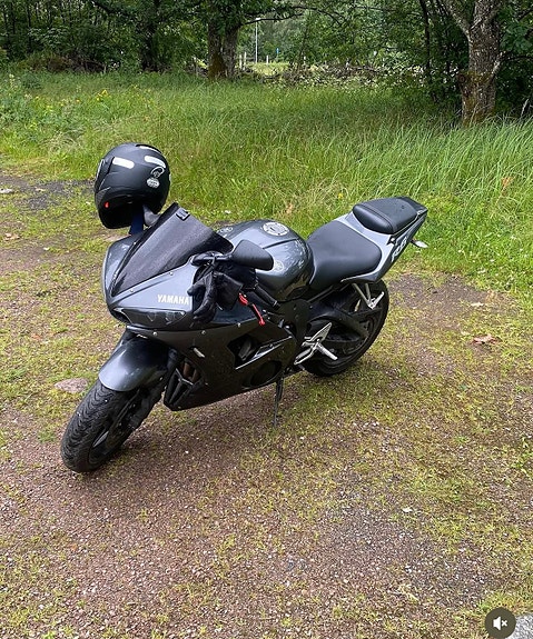 Yamaha YZF-R6 2 of 8