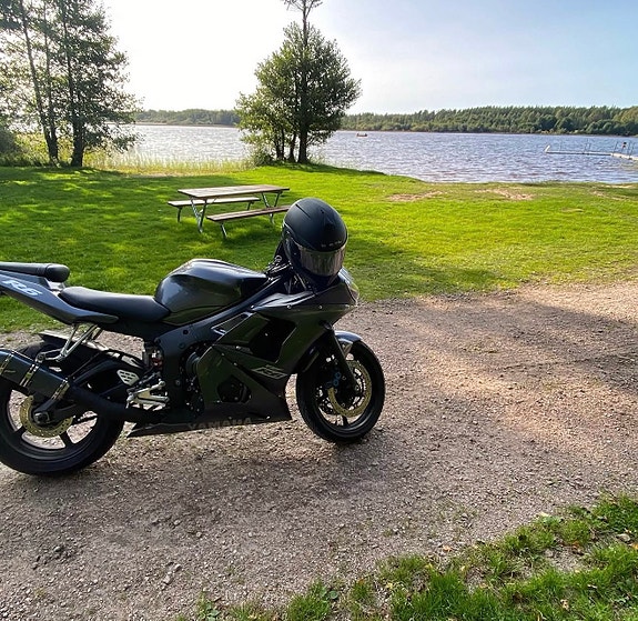 Yamaha YZF-R6 4 of 8