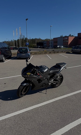 Yamaha YZF-R6 5 of 8