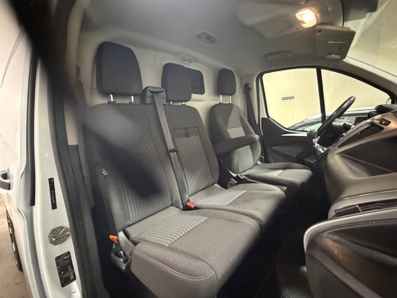 Ford Transit Custom 11 of 18
