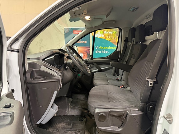 Ford Transit Custom 12 of 18
