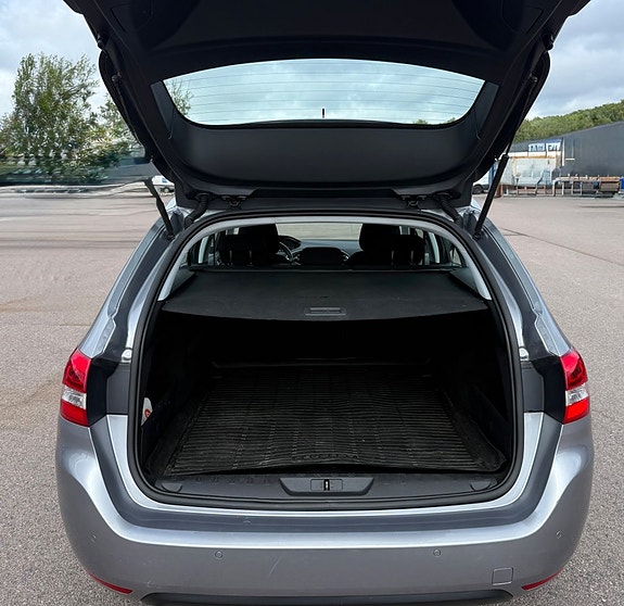 Peugeot 308 SW 11 of 19