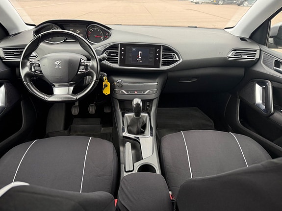 Peugeot 308 SW 8 of 19