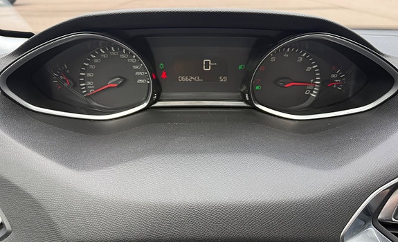 Peugeot 308 SW 15 of 19