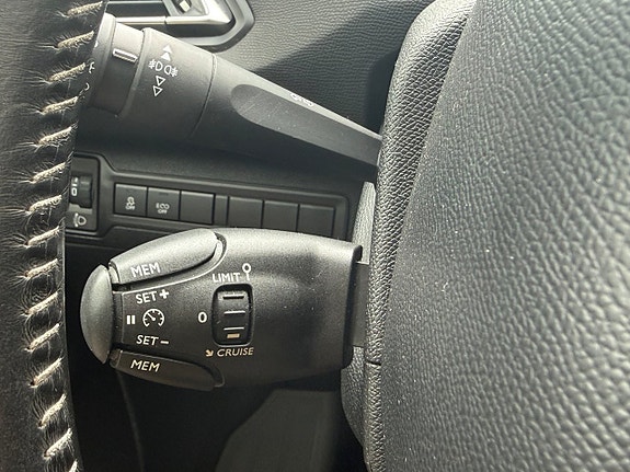 Peugeot 308 SW 13 of 19