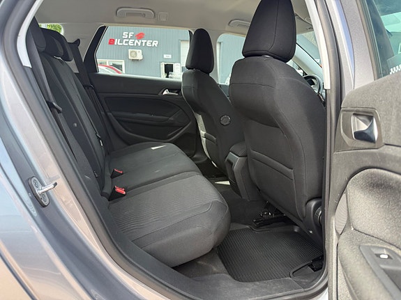 Peugeot 308 SW 10 of 19