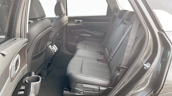 Kia Sorento 9 of 12