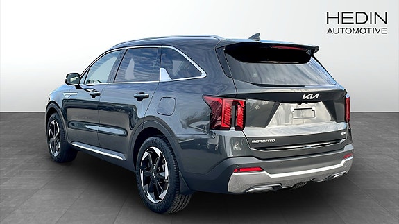 Kia Sorento 6 of 12