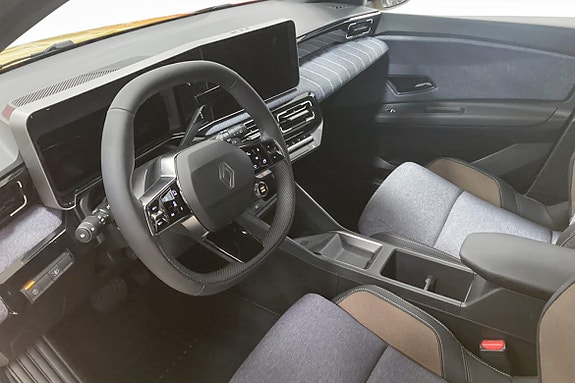 Renault 5 E-Tech 5 of 9