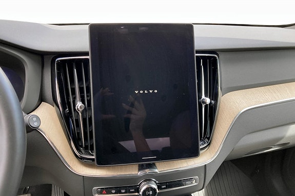 Volvo XC60 7 of 12