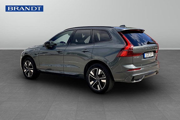 Volvo XC60 2 of 12