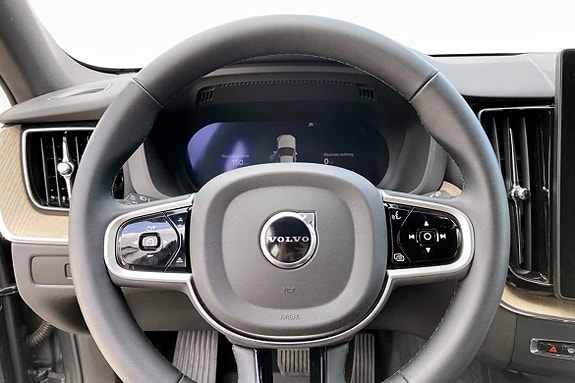 Volvo XC60 8 of 12