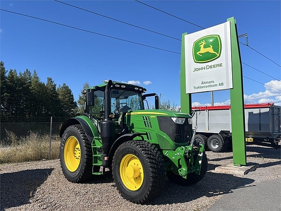 John Deere 6215R