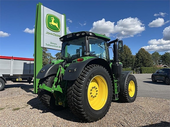 John Deere 6215R 2 of 7