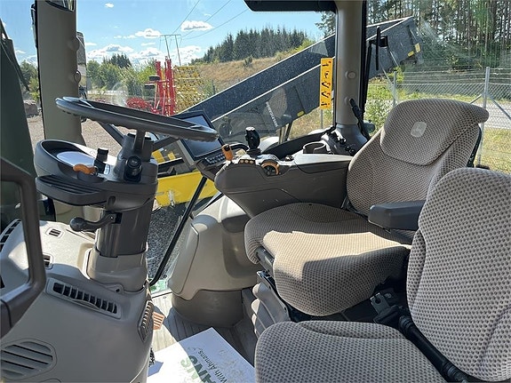 John Deere 6215R 6 of 7
