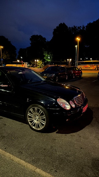 Mercedes-Benz E350 2 of 7