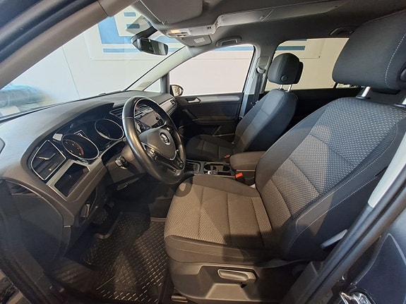 Volkswagen Touran 5 of 15
