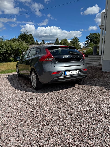 Volvo V40 4 of 5