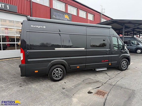 Sunlight Cliff 640 X Adventure Dieselvärme-Skyroof-Variobadrum 2 of 17