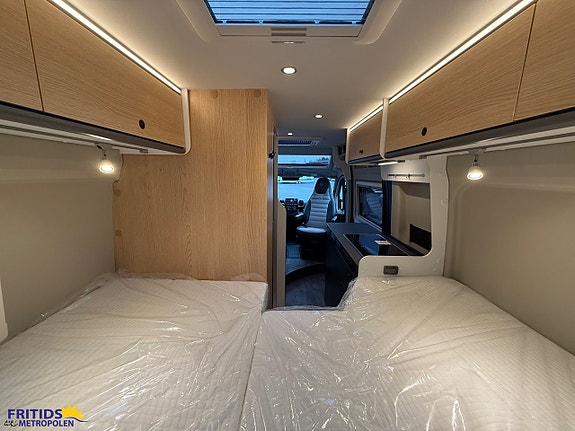 Sunlight Cliff 640 X Adventure Dieselvärme-Skyroof-Variobadrum 12 of 17
