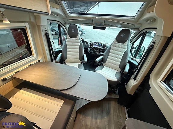 Sunlight Cliff 640 X Adventure Dieselvärme-Skyroof-Variobadrum 16 of 17