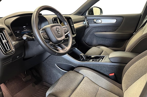 Volvo XC40 8 of 26