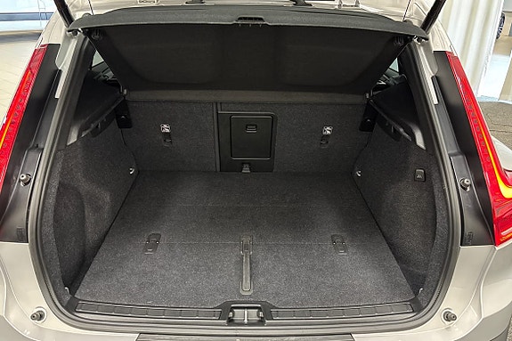 Volvo XC40 13 of 26