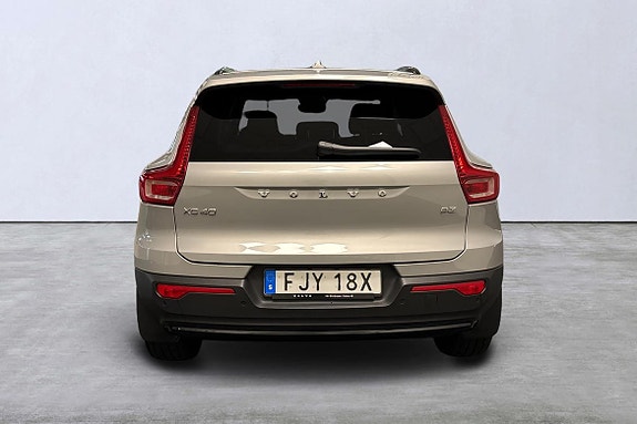 Volvo XC40 5 of 26