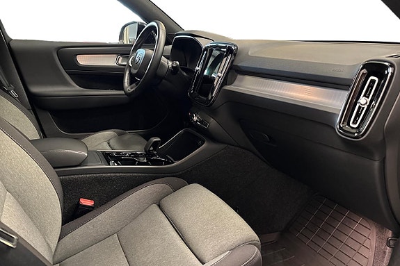 Volvo XC40 10 of 26