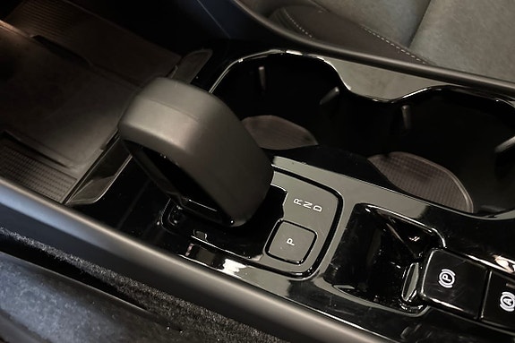 Volvo XC40 16 of 26