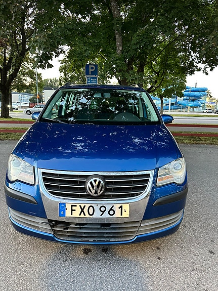 Volkswagen Touran 7 of 13