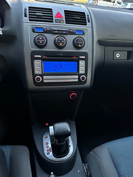 Volkswagen Touran 2 of 13