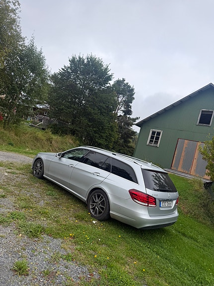 Mercedes-Benz E220 4 of 8