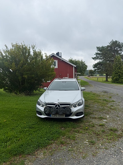 Mercedes-Benz E220 5 of 8