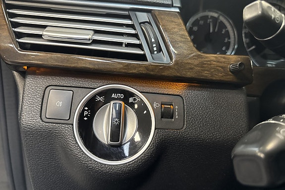 Mercedes-Benz E200 14 of 15