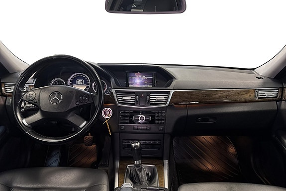 Mercedes-Benz E200 7 of 15