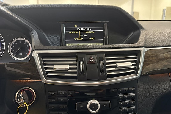 Mercedes-Benz E200 11 of 15