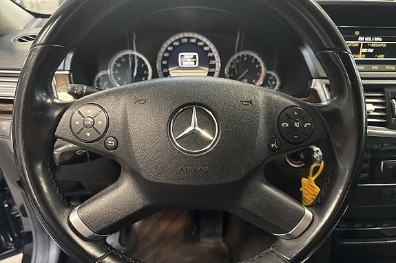 Mercedes-Benz E200 13 of 15