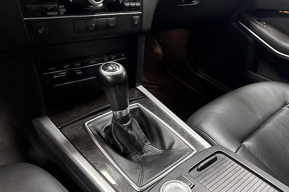 Mercedes-Benz E200 12 of 15
