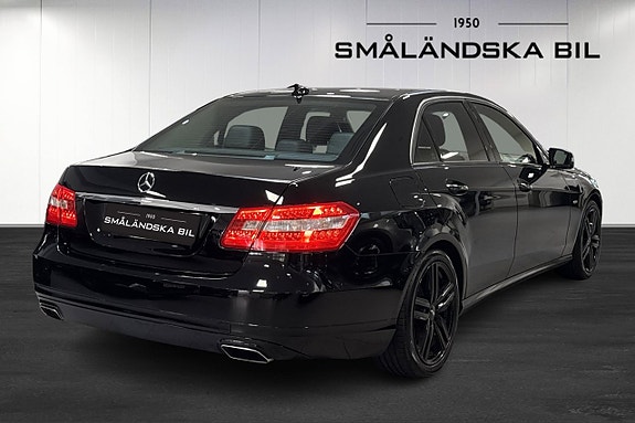 Mercedes-Benz E200 4 of 15