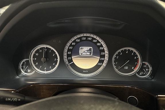 Mercedes-Benz E200 6 of 15
