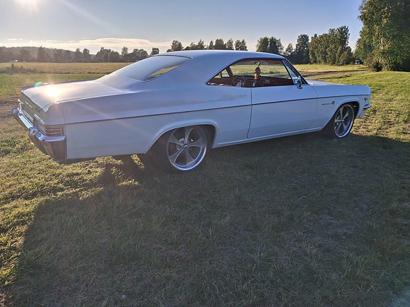Chevrolet Impala 8 of 12