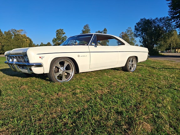 Chevrolet Impala 2 of 12