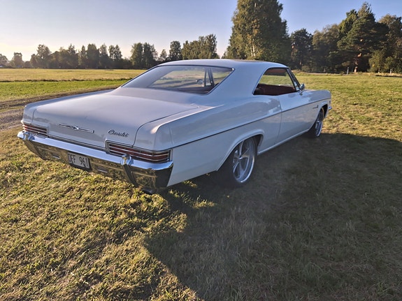 Chevrolet Impala 7 of 12