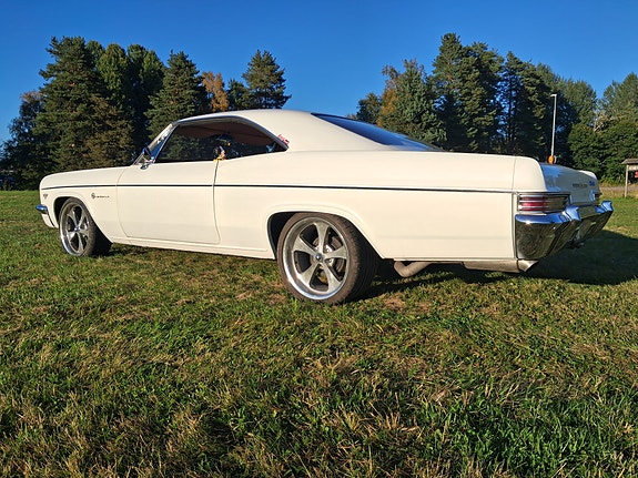 Chevrolet Impala 4 of 12