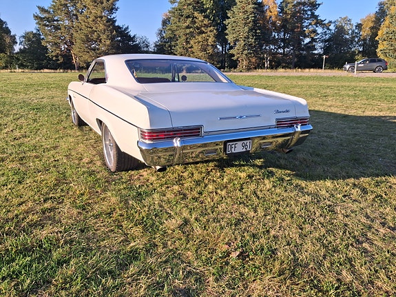 Chevrolet Impala 6 of 12
