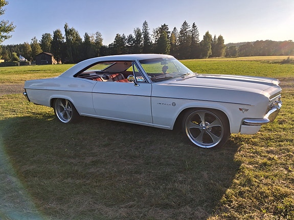 Chevrolet Impala 9 of 12