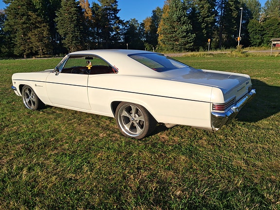 Chevrolet Impala 5 of 12
