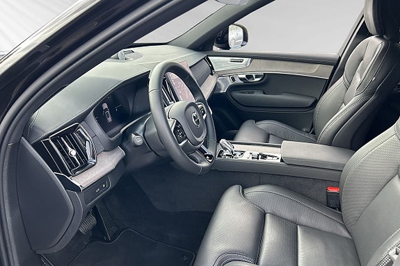 Volvo XC90 8 of 12