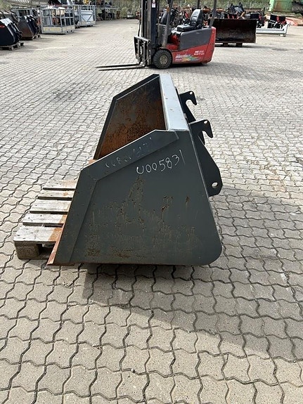 Manitou Letmaterialeskovl, Mustang 3 of 6